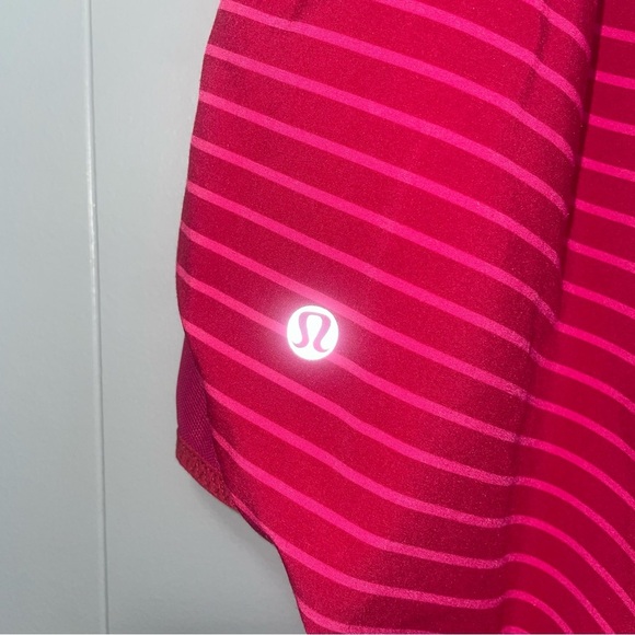 Lululemon Go the Distance Reversible Shorts West2East Stripe Bumble Berry Size 6 - Picture 9 of 11